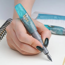 Load image into Gallery viewer, Benu Pixie Pluma Estilografica
