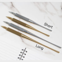 Cargar imagen en el visor de la galería, Colorverse Shuttle Nib Holder Brass Small - Palillero
