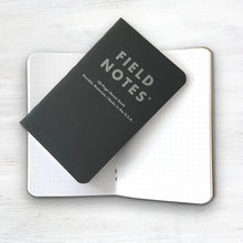 Cargar imagen en el visor de la galería, Field Notes Pitch Black Memo Book - Pack de 3 - 48 páginas
