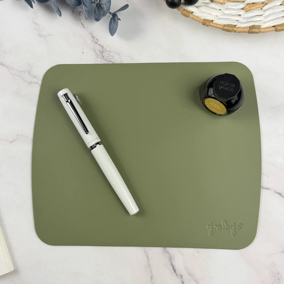 Girologio Tapete de Escritura (Writing Mat) - Cuero Reciclado (Repurposed Leather) - PEQUEÑO
