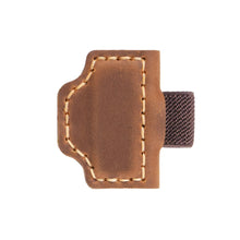 Cargar imagen en el visor de la galería, Pen Loop - Marcapáginas de cuero para portabolígrafos
