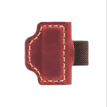 Cargar imagen en el visor de la galería, Pen Loop - Marcapáginas de cuero para portabolígrafos
