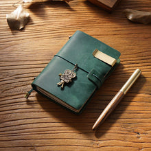 Cargar imagen en el visor de la galería, Cuaderno de Viaje en Cuero
