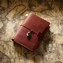 Cargar imagen en el visor de la galería, Traveler&#39;s Cuaderno de Viaje en Cuero

