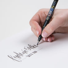 Cargar imagen en el visor de la galería, FUDENOSUKE Brush Pen - Negro - Soft Tip
