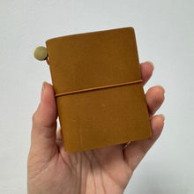 Cargar imagen en el visor de la galería, Cuaderno de Viaje en Cuero
