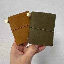 Cargar imagen en el visor de la galería, Cuaderno de Viaje en Cuero
