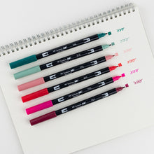 Cargar imagen en el visor de la galería, TOMBOW - Dual Brush Pen Set de 6 - Very Berry
